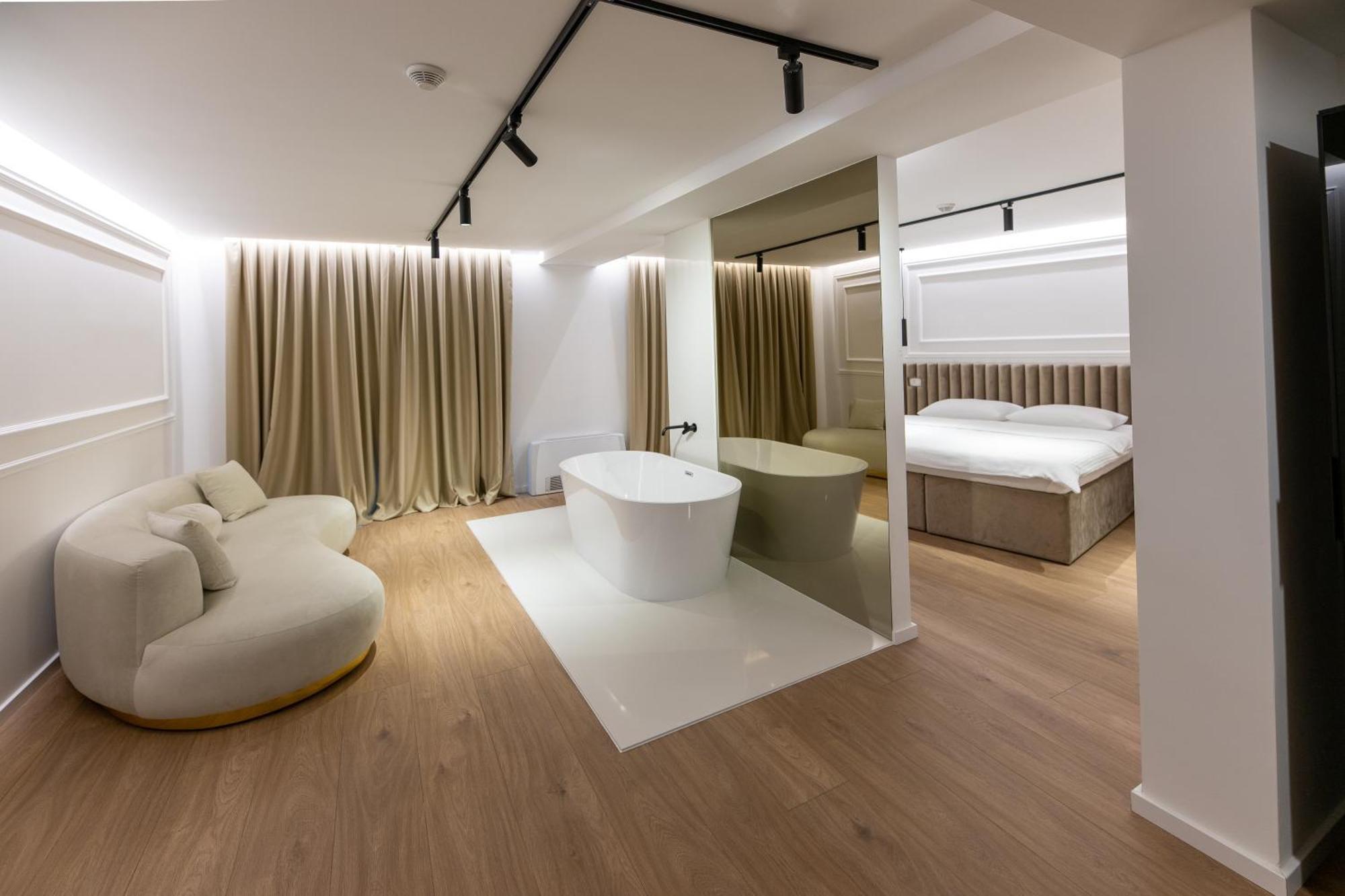 Hotel In Жепче Экстерьер фото