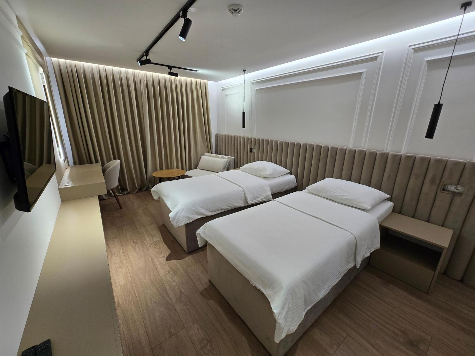 Hotel In Жепче Экстерьер фото