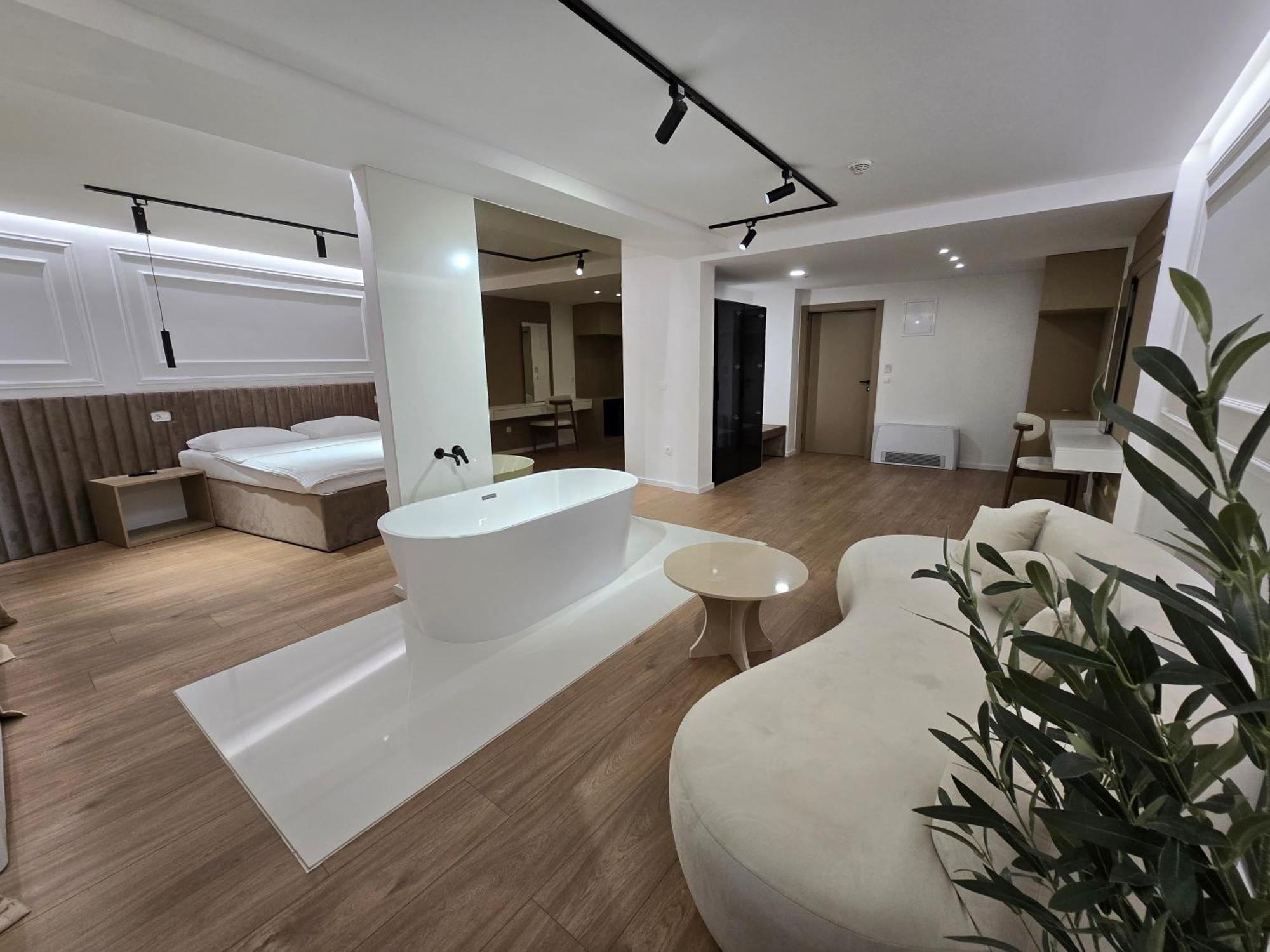 Hotel In Жепче Экстерьер фото